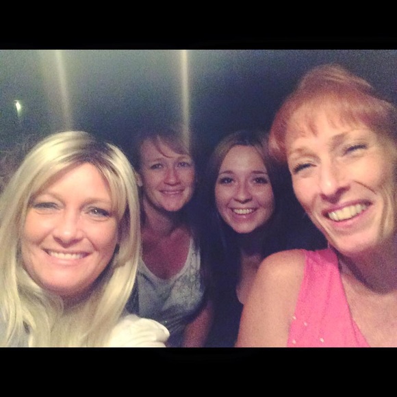 Meet your Posher, Dawn - Picture 3 of 5